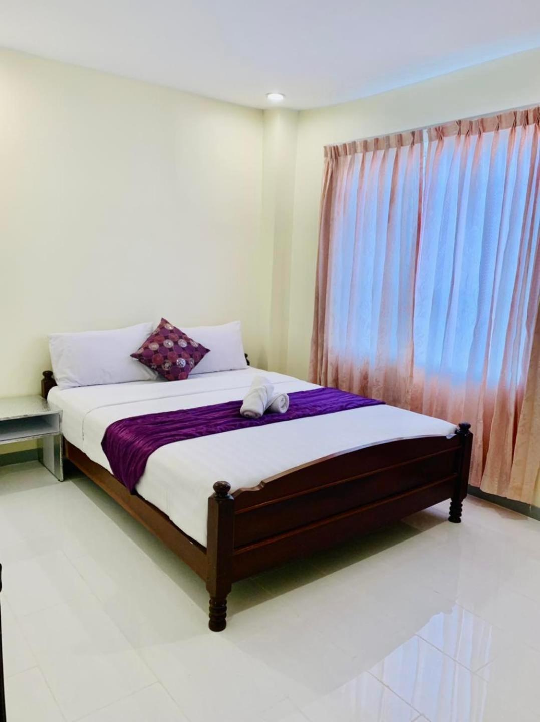 White Residence Hotel & Apartment Phnom Penh Extérieur photo
