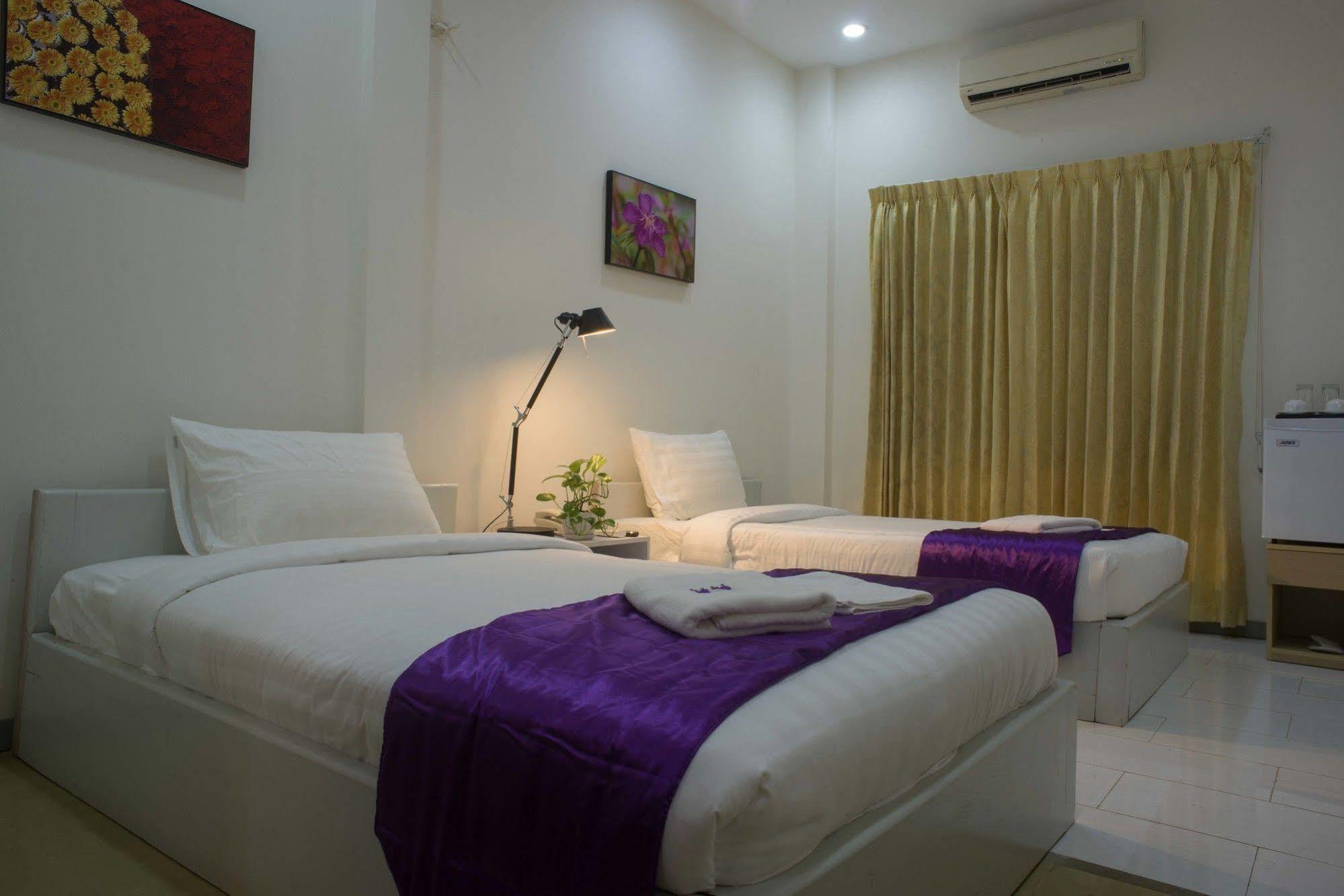 White Residence Hotel & Apartment Phnom Penh Extérieur photo