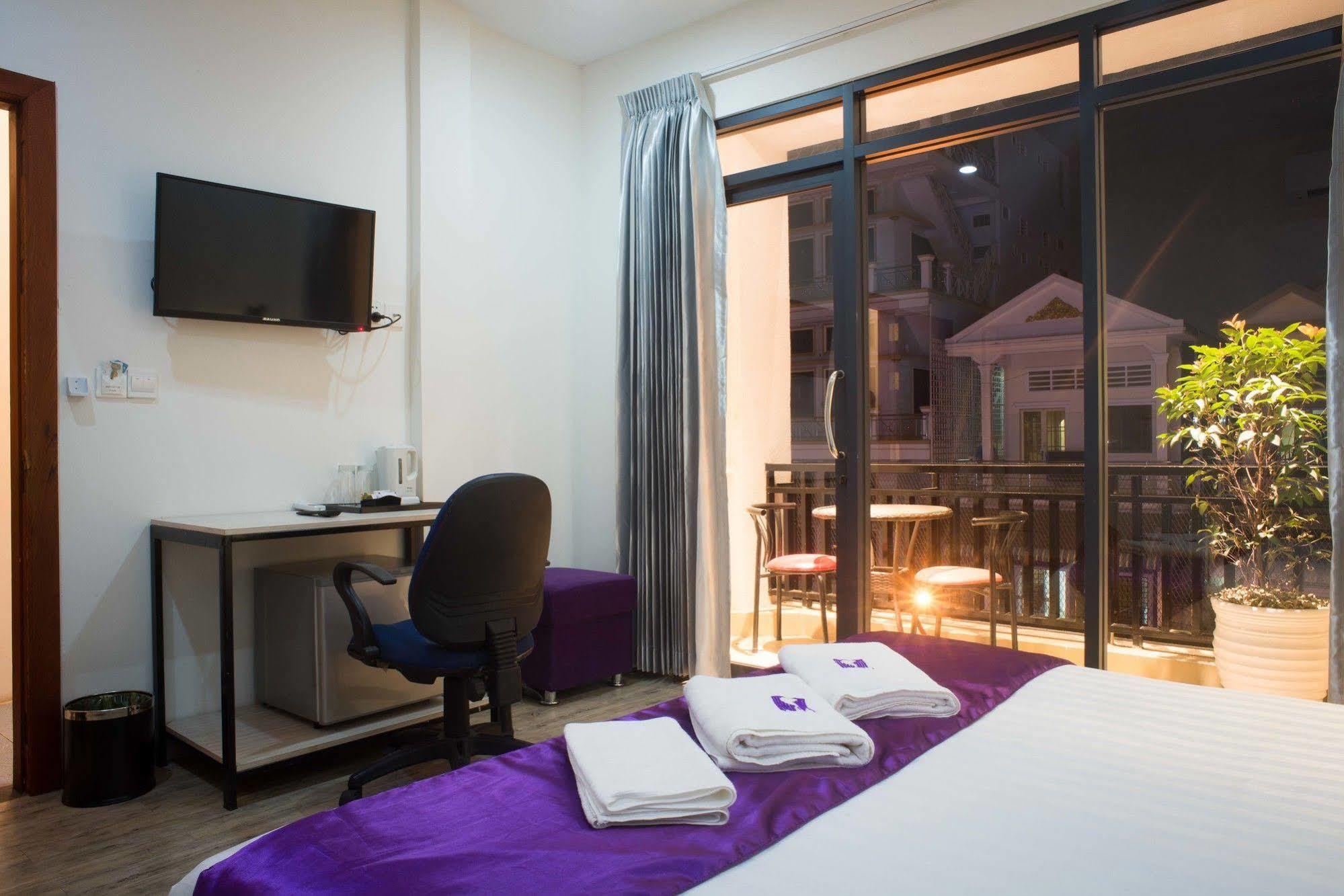 White Residence Hotel & Apartment Phnom Penh Extérieur photo