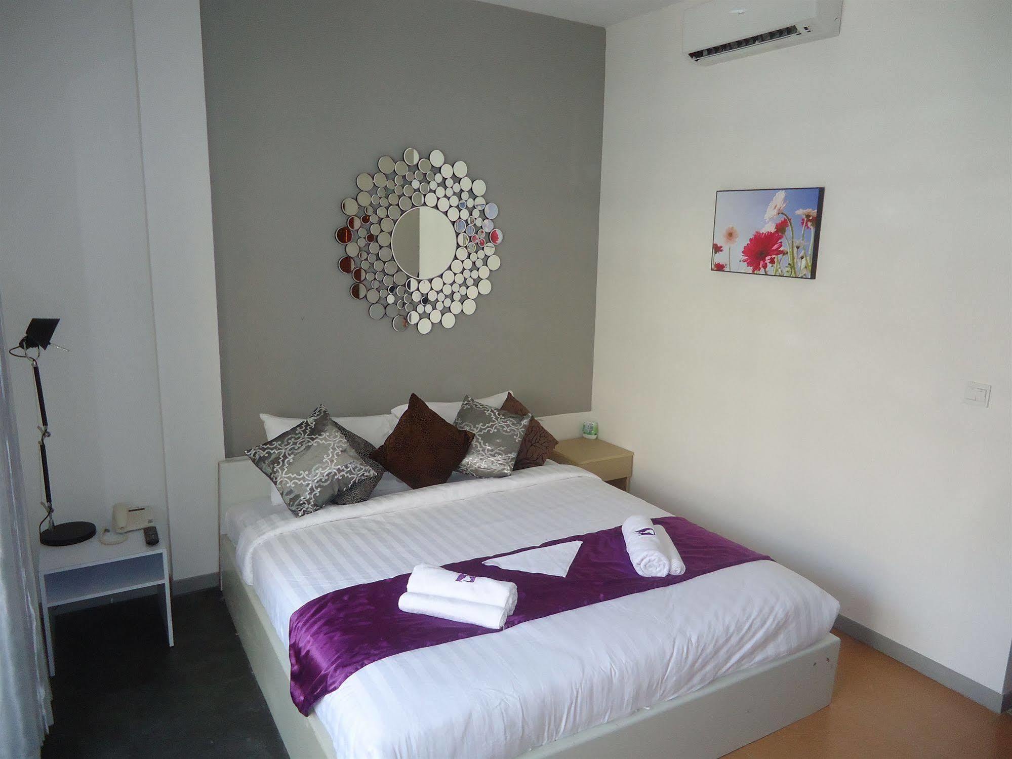 White Residence Hotel & Apartment Phnom Penh Extérieur photo