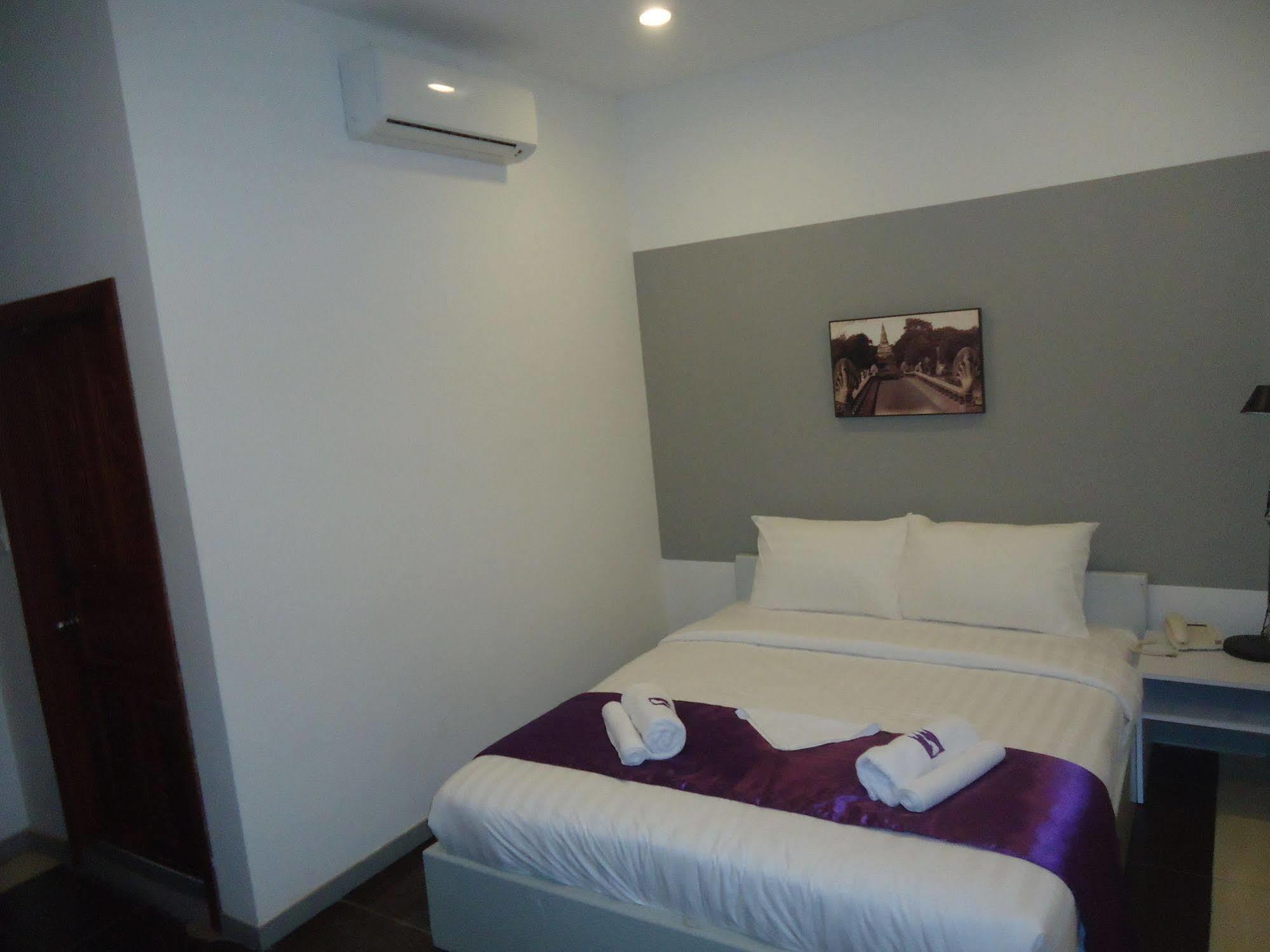 White Residence Hotel & Apartment Phnom Penh Extérieur photo